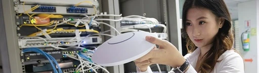 Wi-Fi-technician-installation-access-point-dish.